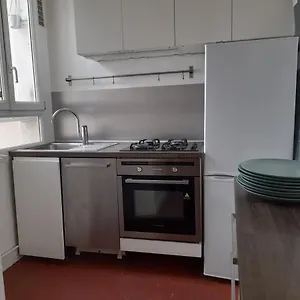 https://un-appartement-typique-parisien-a-typical-parisian-apartment.fr-paris.fr